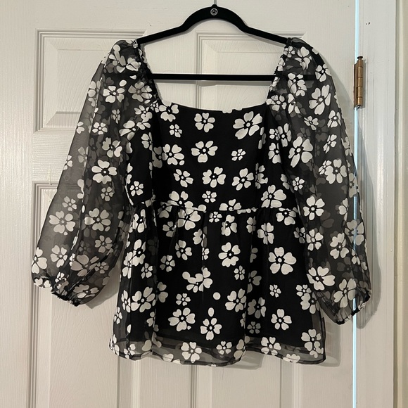 NWT- Cato Black and White Floral Blouse Sheer Sleeves Size Medium. - Picture 1 of 8